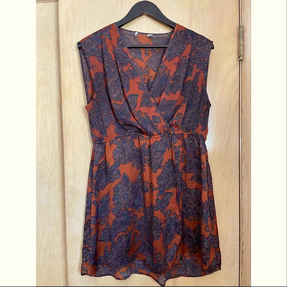 Sleeveless A-line cross silk blouse